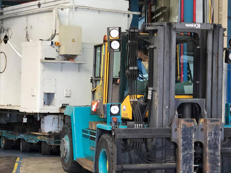 Gabelstapler mit Anhänger